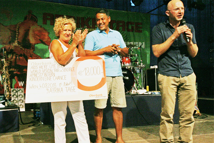 2013 Afrika Tage Wien spenden 18.000,- “Austria for Africa”